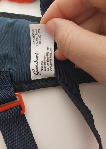 Diğer yeni yürüyen çocuk için güvenlik tasma