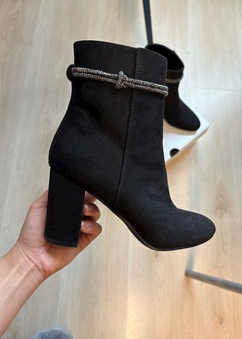 Siyah Tokal detaylı nubuk Topuklu Bot - Görsel 4