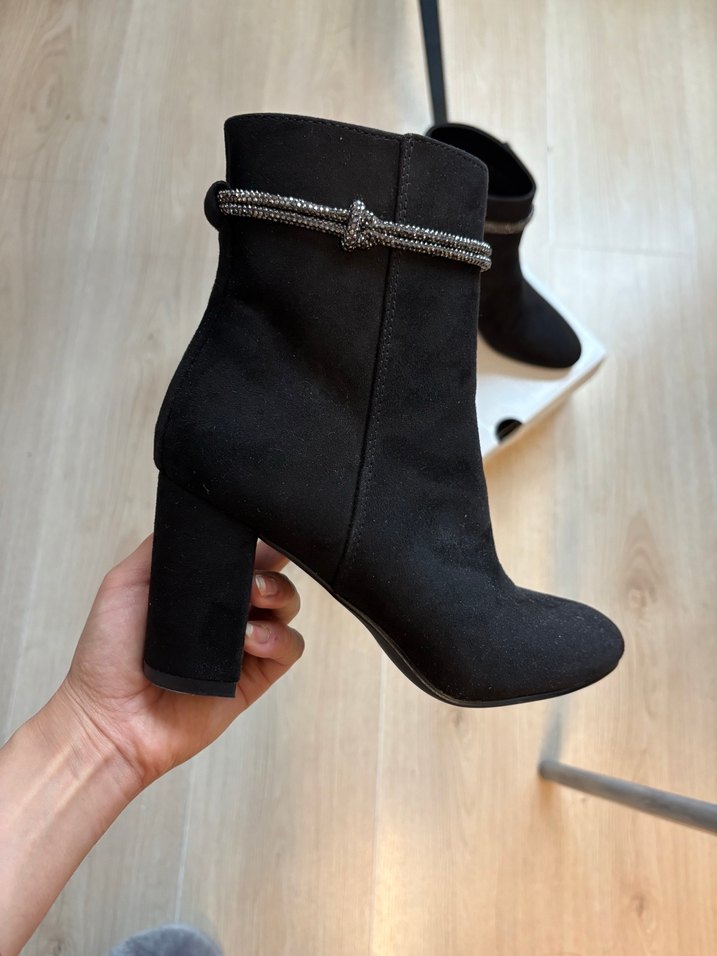Siyah Tokal detaylı nubuk Topuklu Bot - Görsel 4