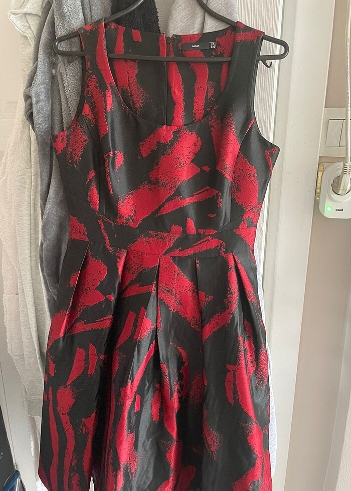 Kırmızı siyah elbise - Görsel 2