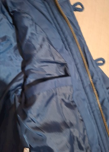 Erkek Çocuk Mavi Düğmeli Kapüşonlu Mont - Görsel 3