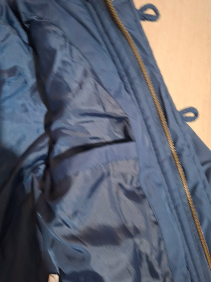 Erkek Çocuk Mavi Düğmeli Kapüşonlu Mont - Görsel 3