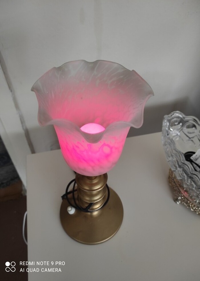 Metal ayaklı masa lambası  - Görsel 3