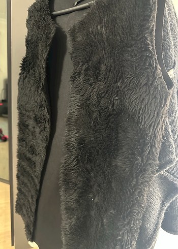 Siyah Kürk Detaylı Kadın Yelek - Görsel 3