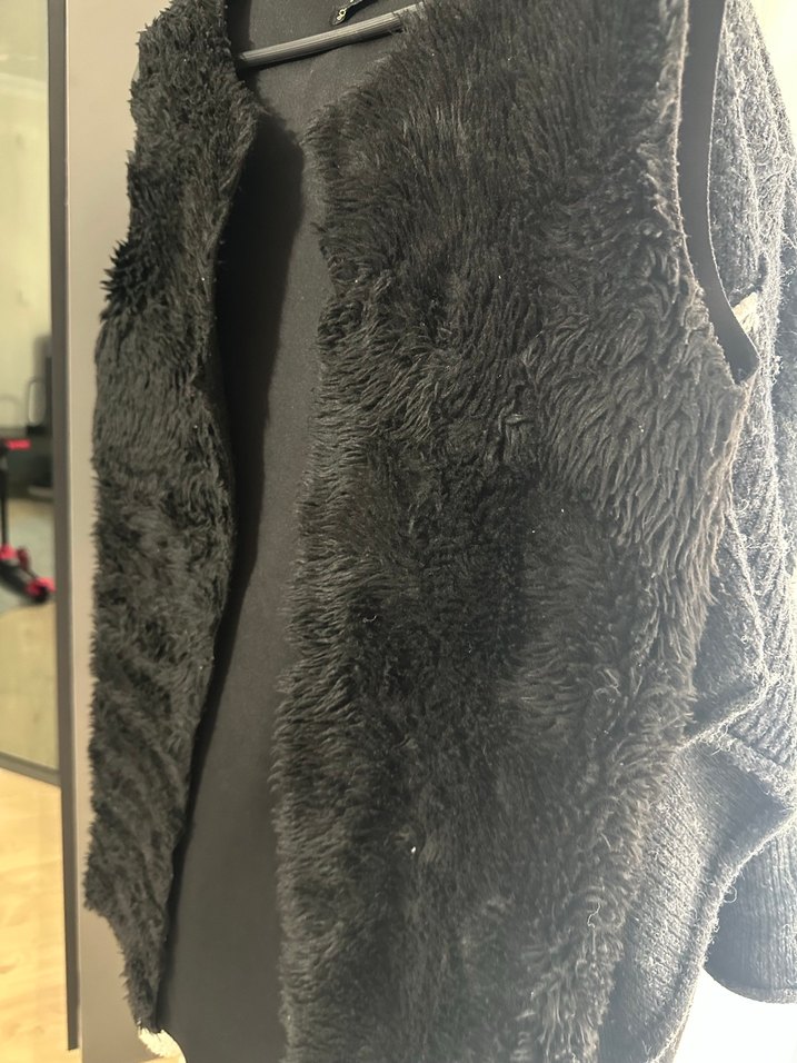 Siyah Kürk Detaylı Kadın Yelek - Görsel 3