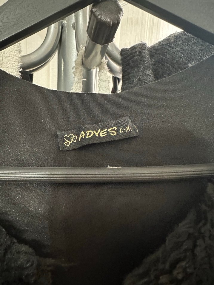 Siyah Kürk Detaylı Kadın Yelek - Görsel 2