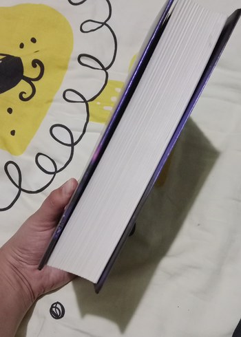 Beden Bir Kibritle Yok Olmak - Özge Naz