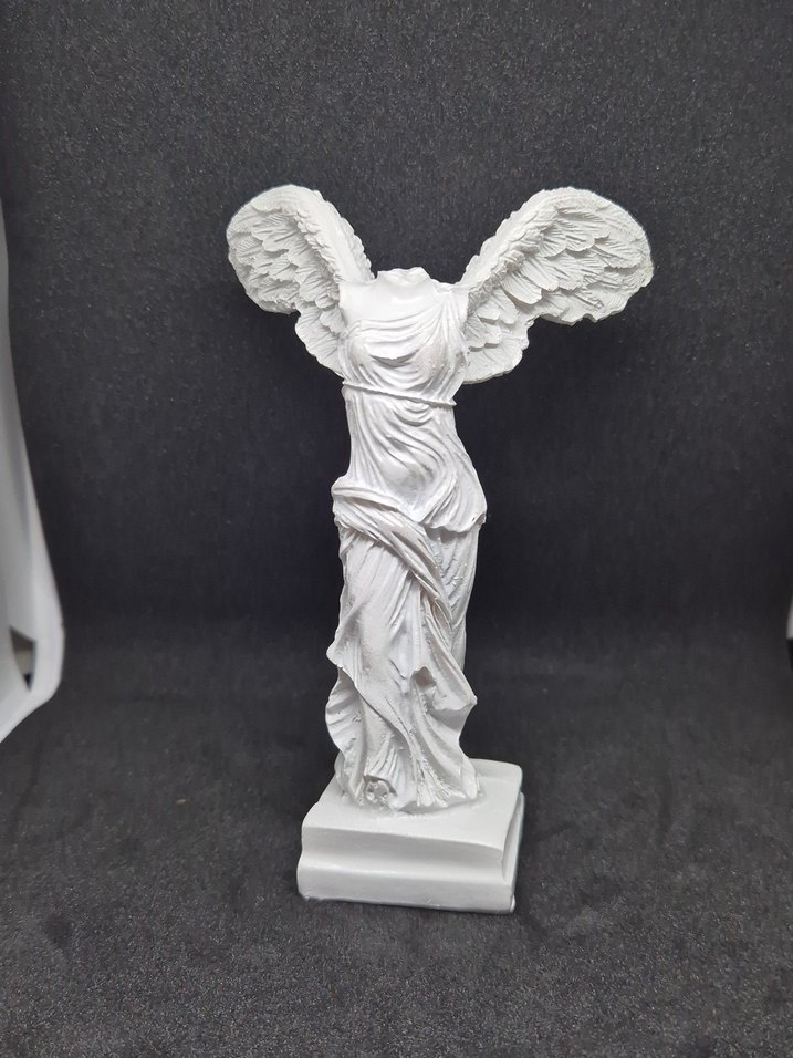 Kanatlı Beyaz Heykel Figürü - Görsel 2