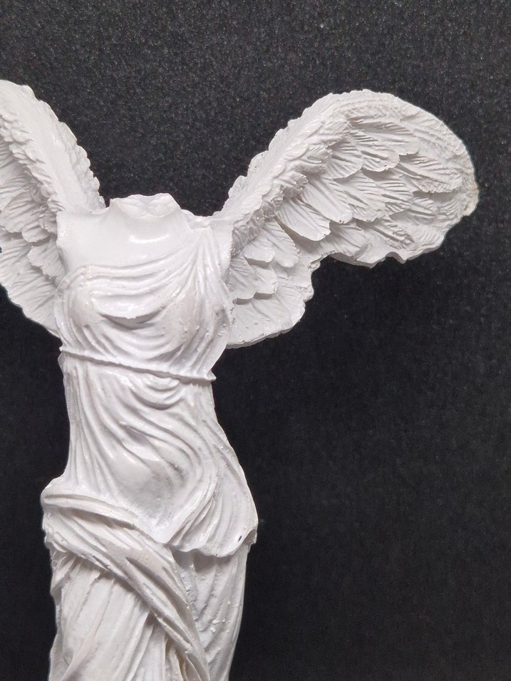 Kanatlı Beyaz Heykel Figürü - Görsel 4