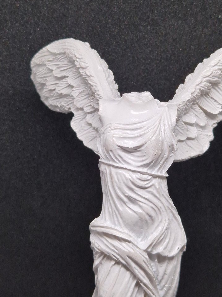 Kanatlı Beyaz Heykel Figürü - Görsel 3