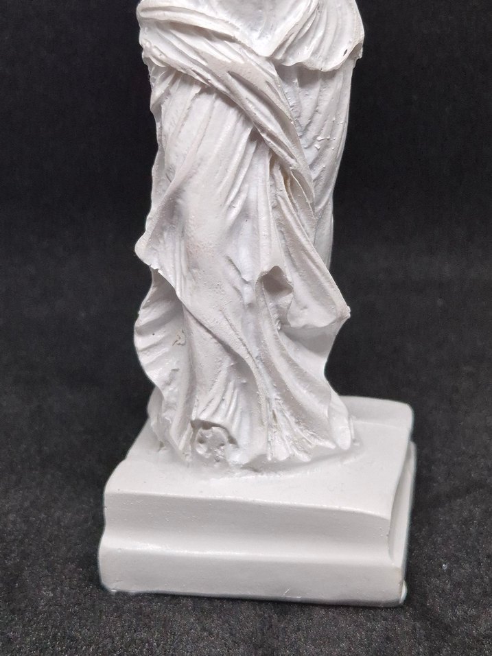 Kanatlı Beyaz Heykel Figürü - Görsel 5