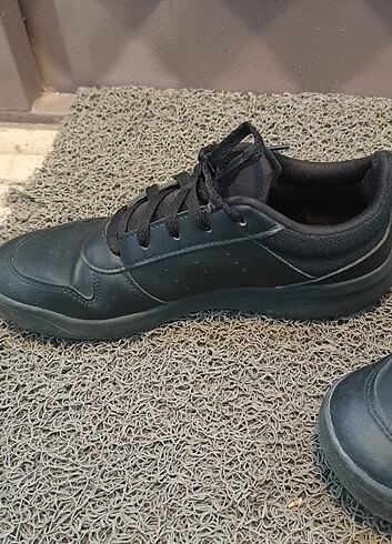 39 Beden siyah Renk Adidas spor ayakkabı 