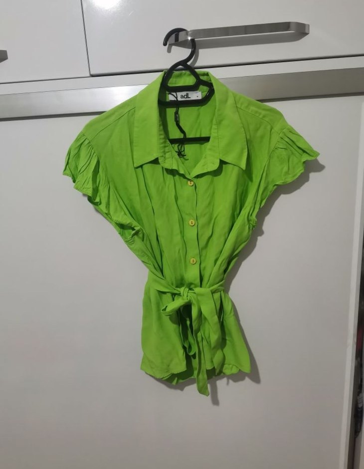 Yeşil Kemerli Kadın Gömlek - Görsel 3