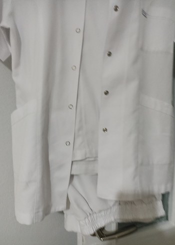 Düğmeli Kısa Kollu Keten Beyaz Kadın Gömlek - Görsel 3