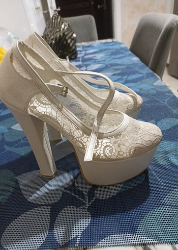 Dantel Detaylı Beyaz Platform Topuklu Kadıngelin Ayakkabı - Görsel 2