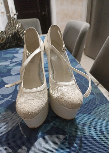 Dantel Detaylı Beyaz Platform Topuklu Kadıngelin Ayakkabı - Görsel 5