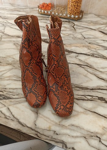 Kahverengi Deri Yılan Desenli Kadın Bot - Görsel 5