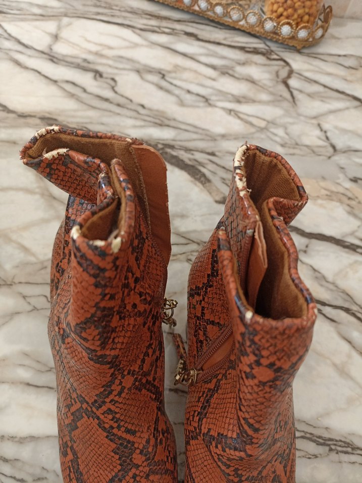 Kahverengi Deri Yılan Desenli Kadın Bot - Görsel 4