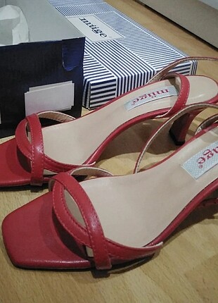 40 Beden Müge Kadın Kırmızı Topuklu Ayakkabı 