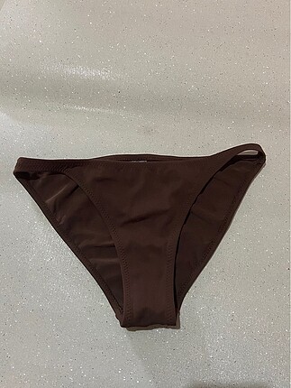 Kahverengi bikini altı