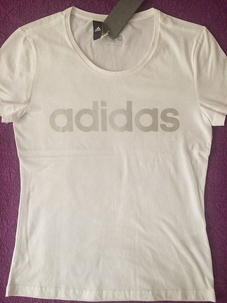 Adidas gümüş yazılı beyaz tshirt