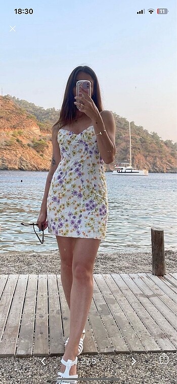 Zara Çiçekli askılı mini elbise