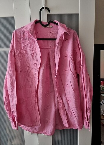 Pembe gomlek