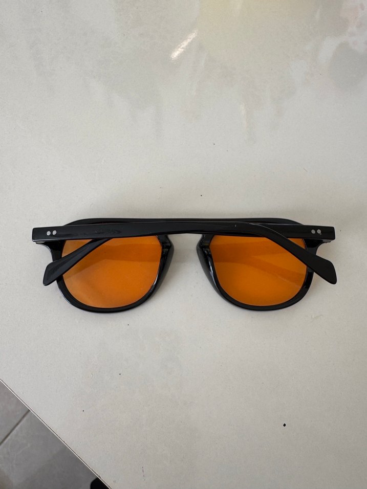 Bej Çerçeveli Minimalist Kadın Güneş Gözlüğü - Görsel 2