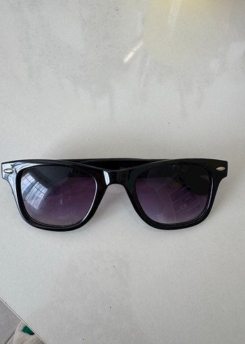 Parlak Siyah Ray-Ban Kadın Güneş Gözlüğü - Görsel 2