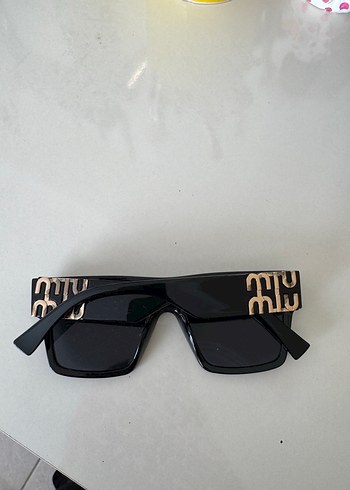 Siyah Minimalist Kadın Güneş Gözlüğü - Görsel 2