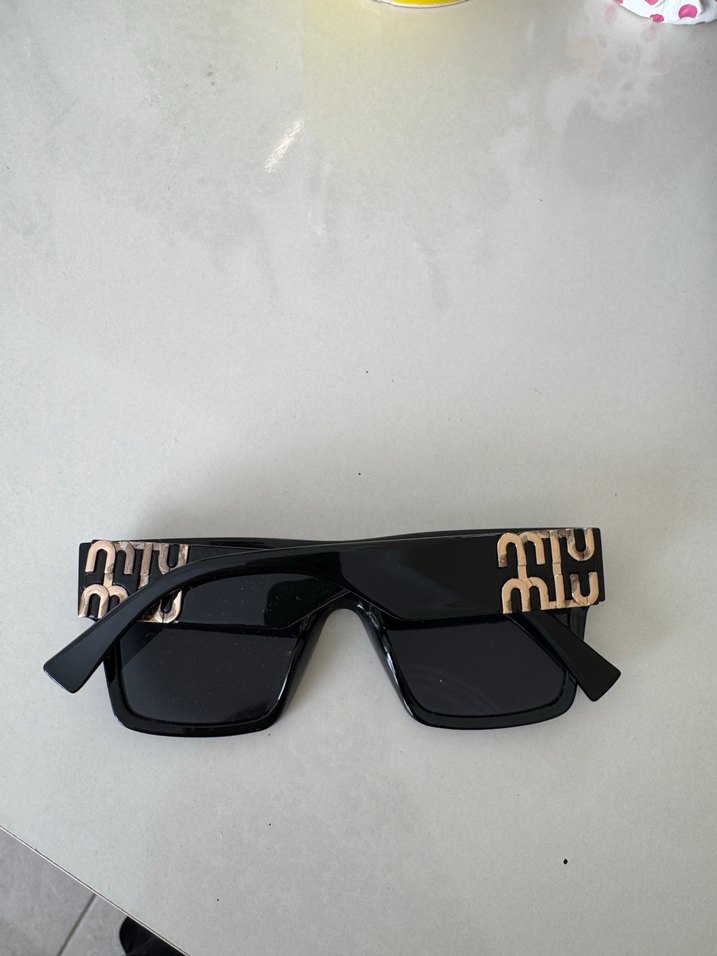 Siyah Minimalist Kadın Güneş Gözlüğü - Görsel 2