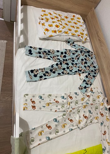 4 Yaş Beden Erkek Çocuk Baskılı Uzun Kollu Pijama Takımı