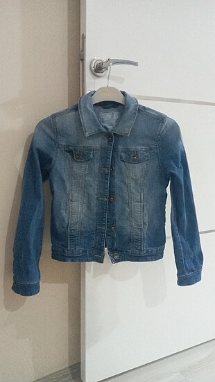 Kız çocuğu için yine şik bir Jean kot ceket