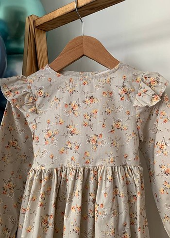 Bej Çiçekli Uzun Kollu Kız Elbisesi - Görsel 4