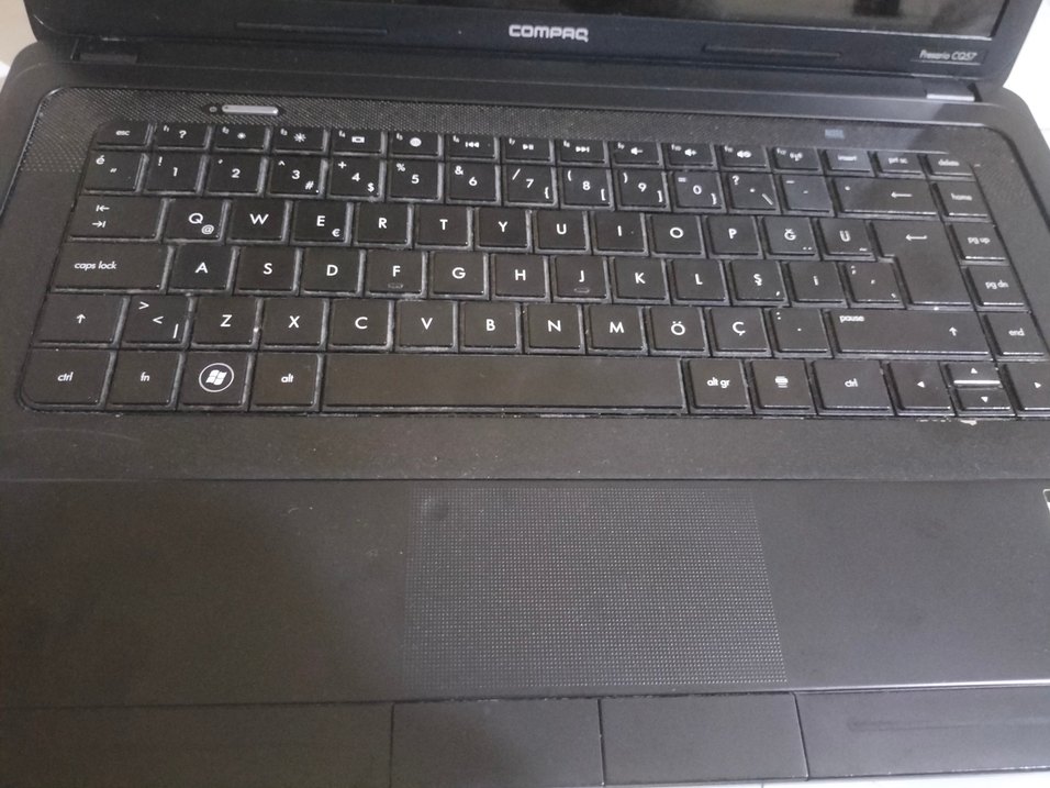 Siyah Compaq Dizüstü Bilgisayar - Görsel 4