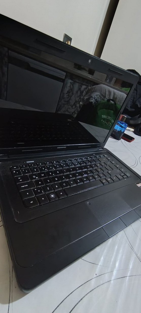 Siyah Compaq Dizüstü Bilgisayar - Görsel 5