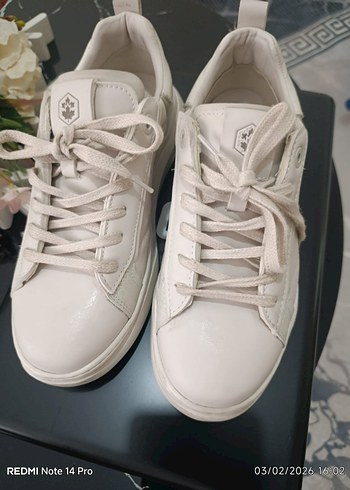 Beyaz Bağcıklı Kadın Spor Ayakkabı - Görsel 4