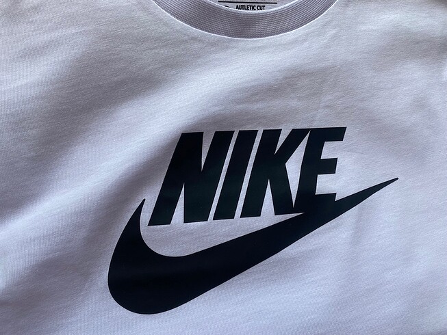l Beden beyaz Renk Orjinal etiketli Nike tshirt