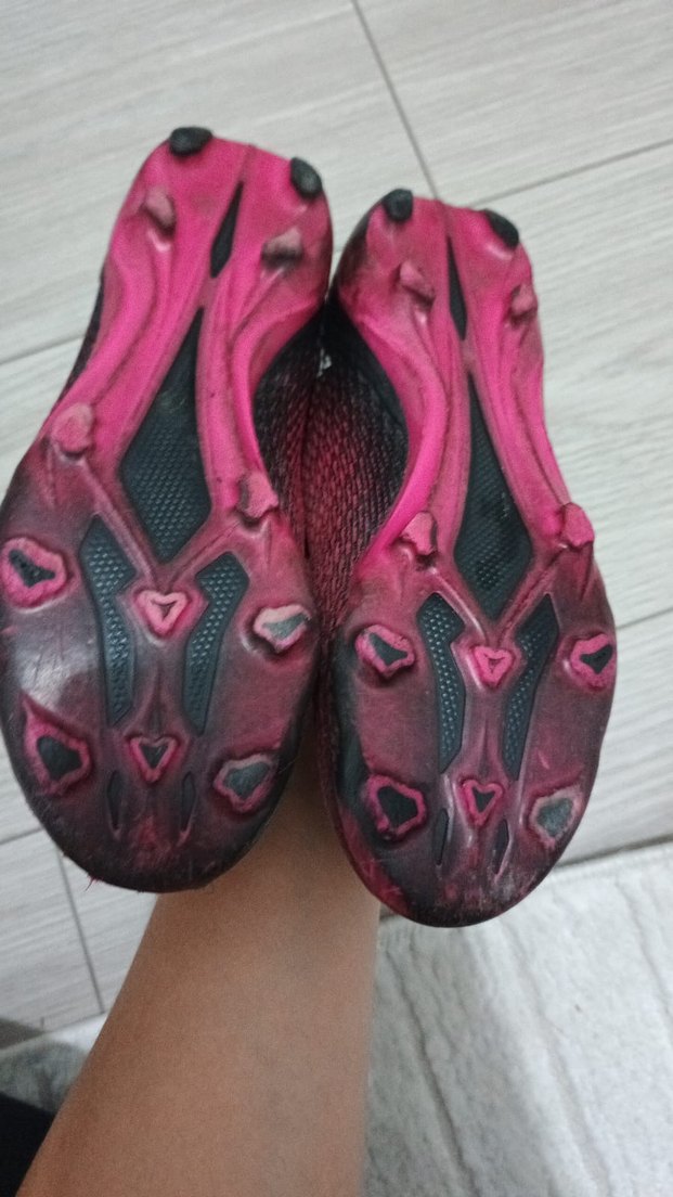 Kırmızı Bağcıklı Erkek Futbol Ayakkabısı - Görsel 4