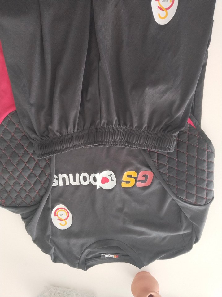 Siyah Baskılı Kısa Kollu Spor Forma - Görsel 5