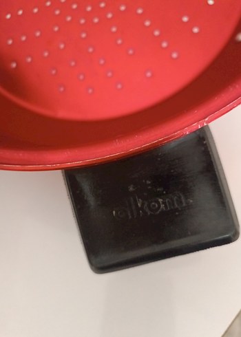 Kırmızı Renkli Delikli Tencere - Görsel 6