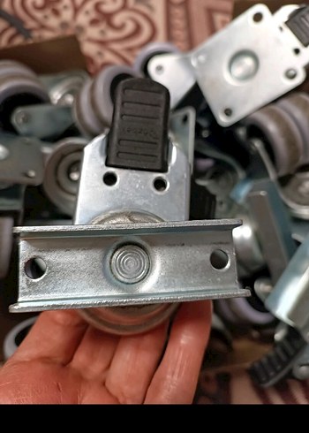 Gri Tekerlekli Mobilya Tekerlekleri - Görsel 3