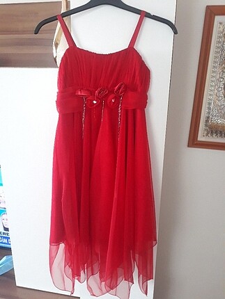 Kırmızı abiye elbisesi