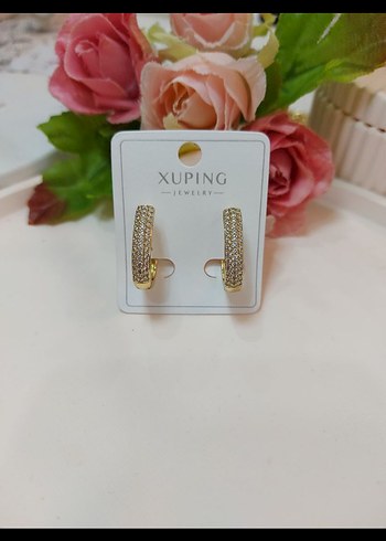 Xuping Altın Renk Mini Pul Detaylı Küpe