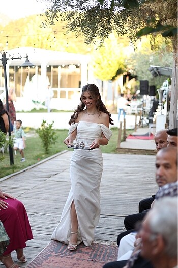 Nişan elbisesi