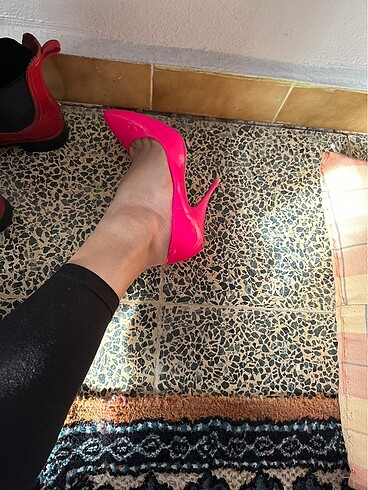 Neon pembe topuklu