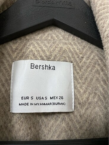 s Beden Bershka kaban
