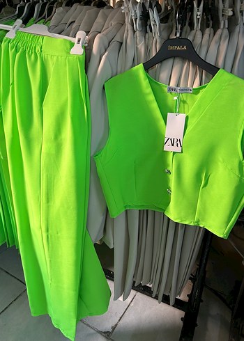Zara Yeşil Mini Düğmeli Kadın Yelek