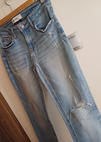 26 Beden mavi Renk Zara Denim Normal Boy Yırtık Kot Pantolon