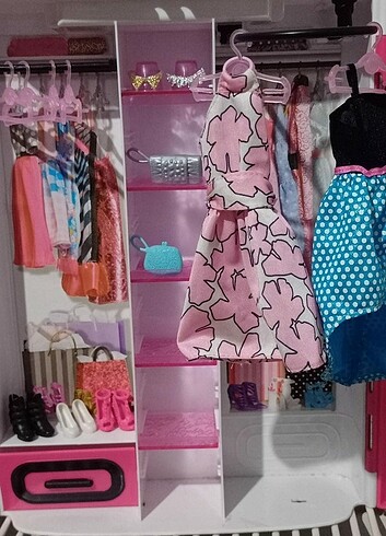  Beden Renk Barbie'nin Muhteşem Dolabı Pembe Gardrop 